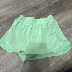 Lululemon hotty hot low rise lined shorts 4 inch size 2